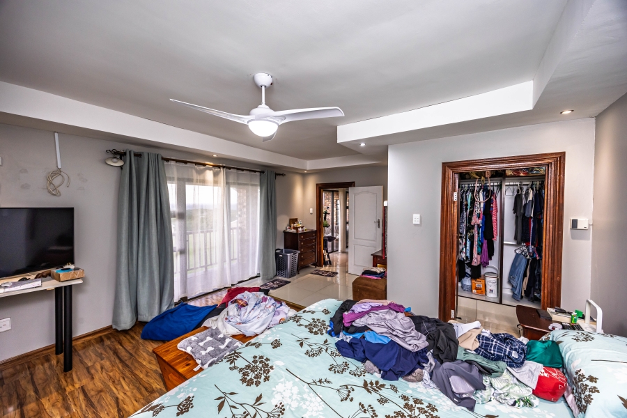 To Let 5 Bedroom Property for Rent in Cove Rock Eastern Cape